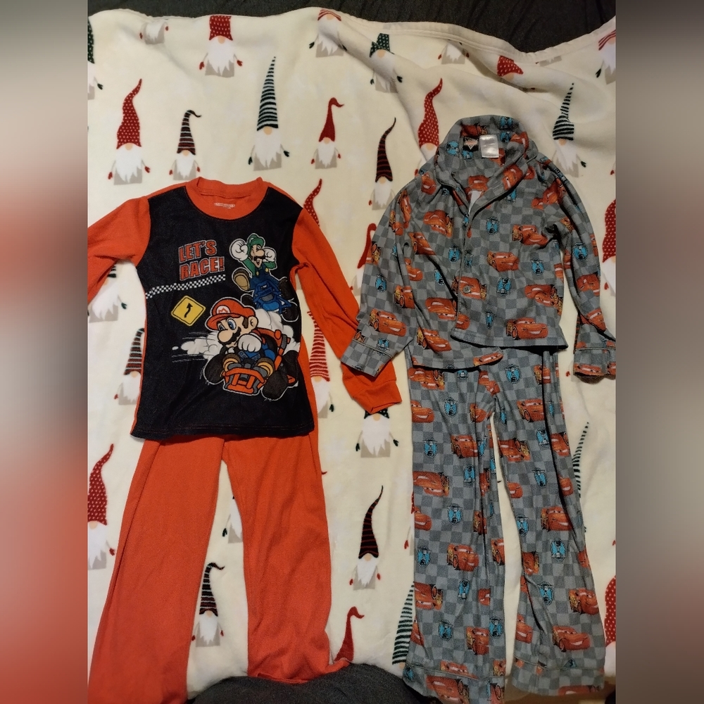 Two sets of pajamas size small (6/7)